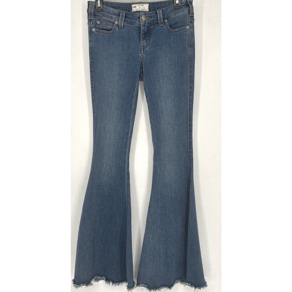 Free People Bell Bottoms Raw Hem Jean Sz 26 Blue 7 1/2 Rise Bell Bottom festival - Picture 2 of 8